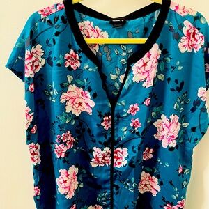 Splash of color! Torrid. Bright, lightweight floral top Sz 16-18